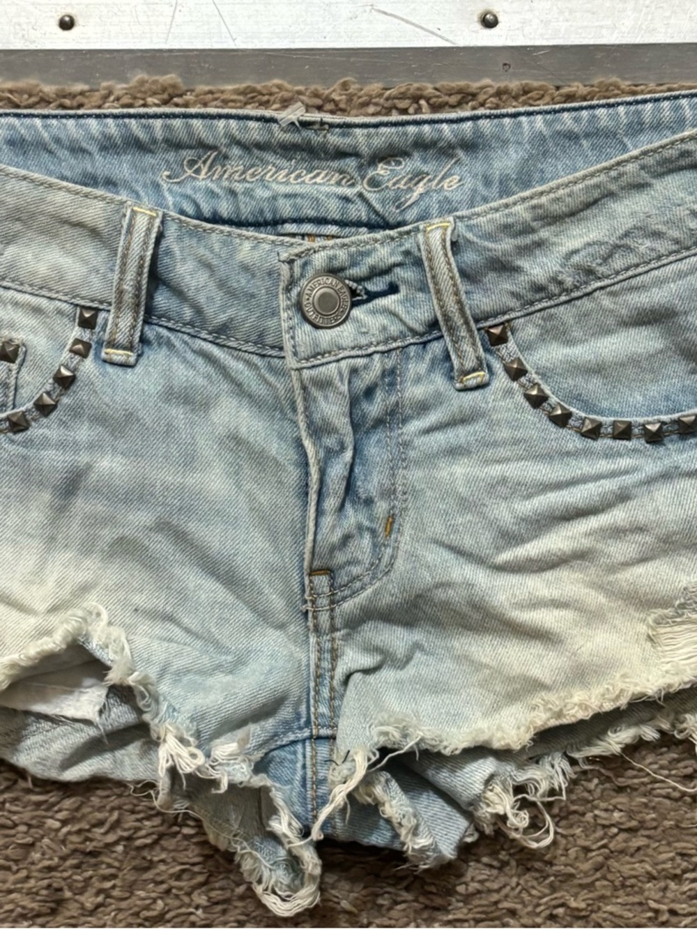 American Eagle Outfitters Woman 6 Light Blue Distressed Denim Shorts Stud Pocket